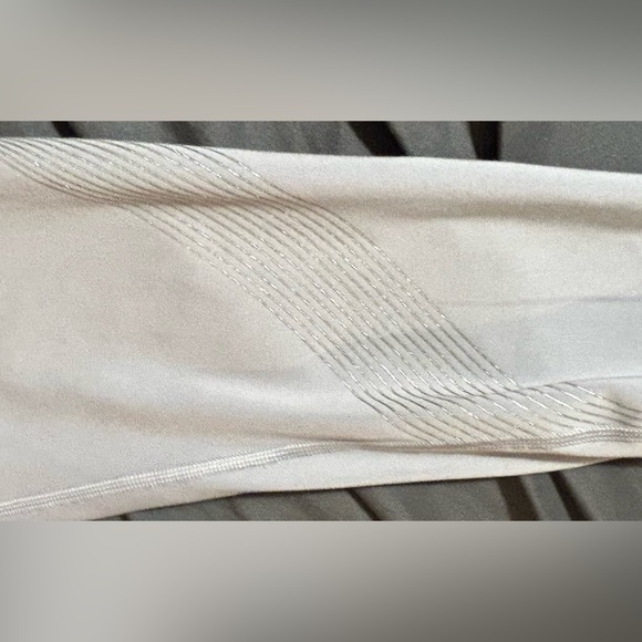 Victoria's Secret NWOTs Silver Shine High-Rise Pocket Leggings Sz M - Picture 8 of 11